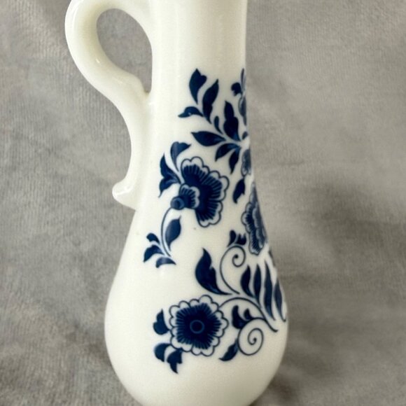 Vintage White Ceramic Container Bud Vase Blue Floral Design, Handle. Avon. - Picture 12 of 16